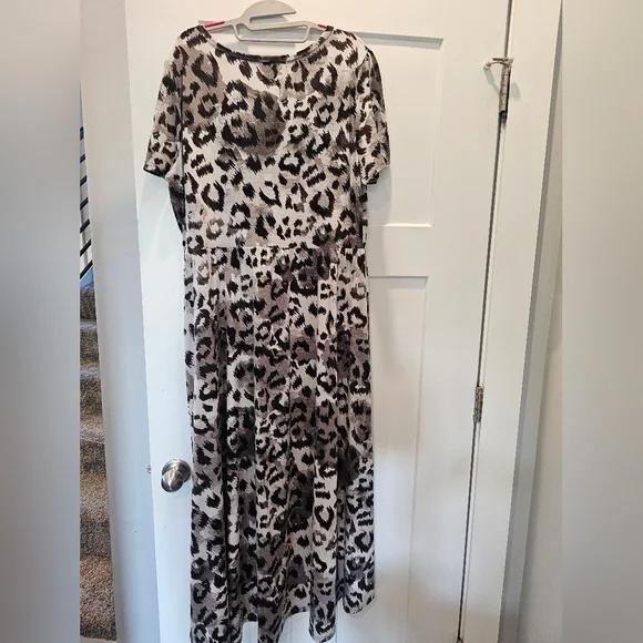 LulaRoe Animal Print Dress Bold Animal Print Slip On 2 XL - Picture 5 of 10